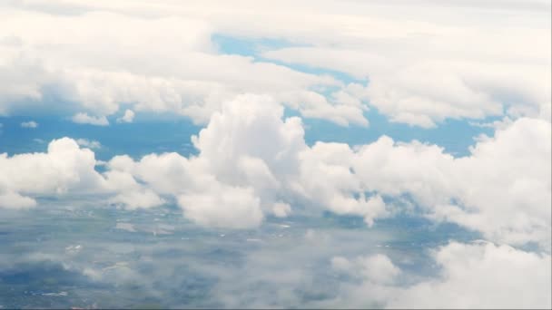 Ala Voar Acima Nuvens Avião Como Visto Pelo Passageiro Através — Vídeo de Stock