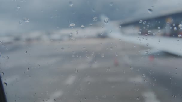 Pohled Okénka Letadla Deštivého Dne Vysoce Kvalitní Záběry — Stock video