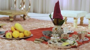 Hint Hindu Ayinleri 'nin unsurları düğün töreninde gerçekleştiriliyor. Yüksek kalite 4k görüntü