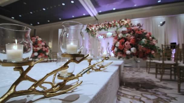 Esküvői Dekoráció Virágboltív Fogadási Partin Igen Kiváló Minőségű Felvételek — Stock videók