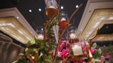 Düğün dekoru çiçek kemeri resepsiyon partisinde. - Evet. Yüksek kalite 4k görüntü