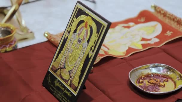 Элементы Индийских Индуистских Ритуалов Исполняются Время Свадебной Церемонии Высококачественные Кадры — стоковое видео