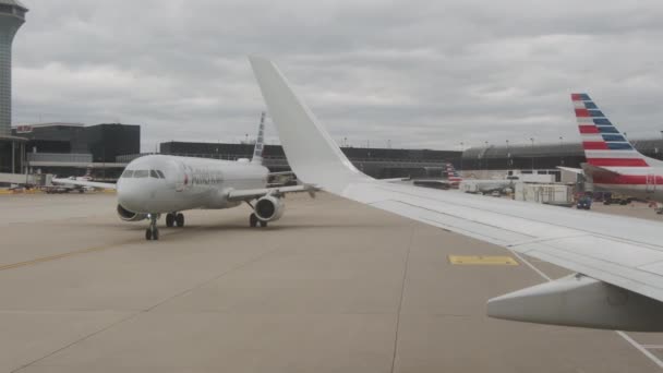 Letadlo Mezinárodním Letišti Chicago Ohare Pohled Průzory Chicago Usa Mart — Stock video
