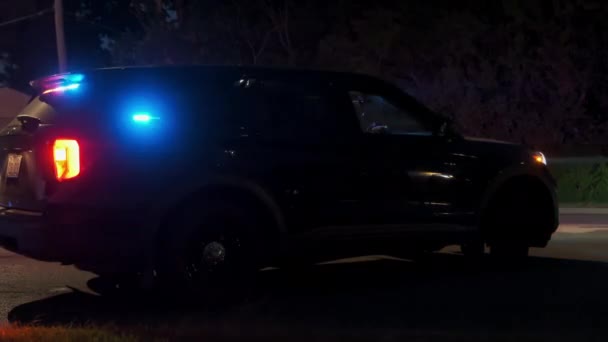 Полицейский Автомобиль Аварийного Автомобиля Огни Улице Города Ночная Съемка Высококачественные — стоковое видео
