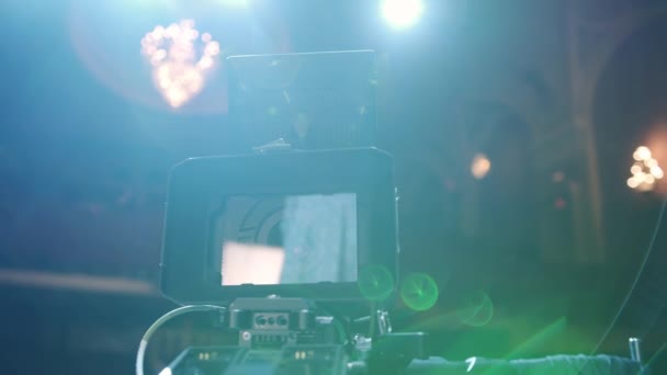 Professionelle Digitale Kinokamera Mit Beleuchtung Die Hintergrund Des Studios Und — Stockvideo