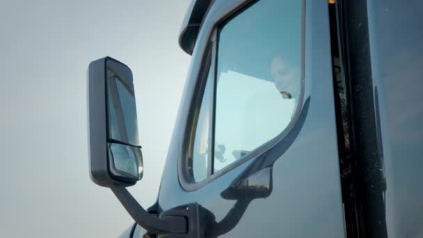 Una Camionera Está Camión Primer Plano Filmación Imágenes Alta Calidad — Vídeos de Stock