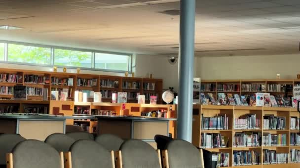 Szkolna Biblioteka Słoneczny Dzień Wydział Wewnętrzny Naperville Stany Zjednoczone Maja — Wideo stockowe