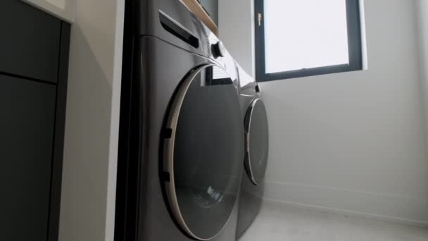 Prvky Moderní Prádelny Domě Pohni Kamerou Vysoce Kvalitní Záběry — Stock video