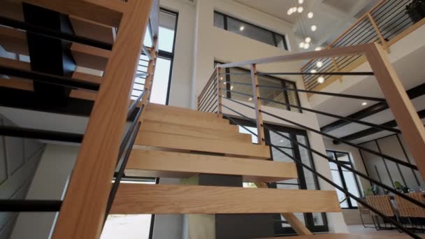 Escaleras Casa Moderna Interior Bienes Raíces Mueve Cámara Fondo Imágenes — Vídeo de stock