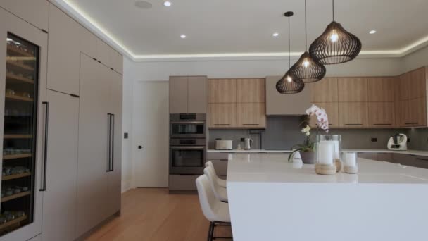Elementos Cozinha Moderna Luxo Design Interiores Uma Casa Recém Renovada — Vídeo de Stock