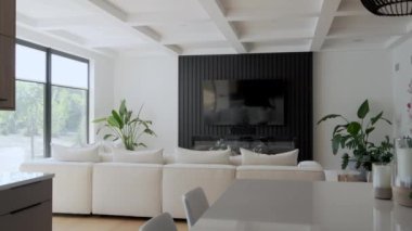 Modern Lüks İç Tasarım elementleri yeni yenilenmiş bir evde, kamera görüntülerini taşıyorlar. Yüksek kalite 4k görüntü