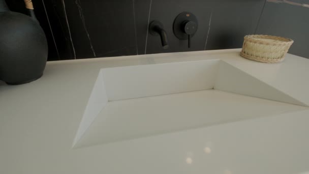 Elementen Van Moderne Betegelde Badkamer Modern Huis Onroerend Goed Interieur — Stockvideo