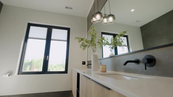 Ampla Foto Elementos Modern Tiled Banheiro Casa Moderna Interior Imobiliário — Vídeo de Stock