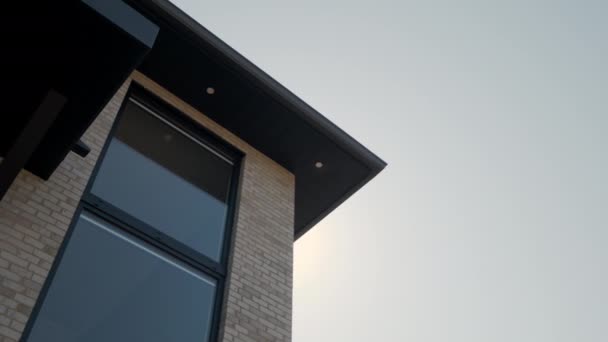 新楼的窗户 房子的建造 移动宽相机拍摄 高质量的4K镜头 — 图库视频影像