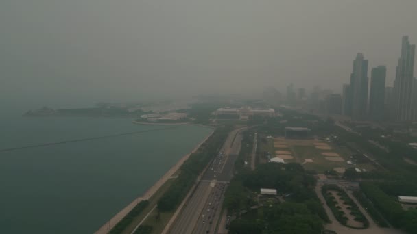 カナダの野火からのスモーキーエア毛布中西部の空シカゴ 広い空撮 高品質4K映像 — ストック動画