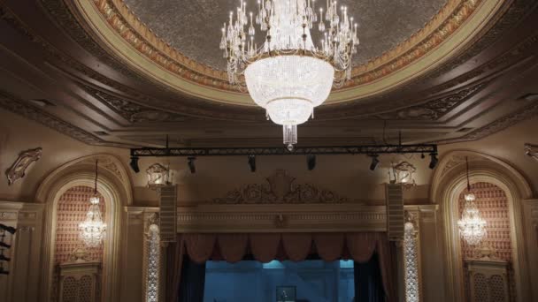 Wide Shot Empty Elegant Classic Theatre Stage Chicago Usa Mayo — Vídeo de stock
