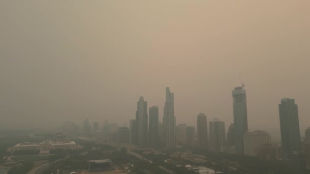 Tembakan Udara Smoky Air Canadian Wildfires Blankets Midwestern Skies Chicago — Stok Video