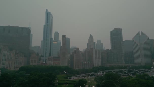 Smoky Air Från Kanadensiska Wildfires Filtar Mellanvästernhimlen Chicago Flygbild Högkvalitativ — Stockvideo