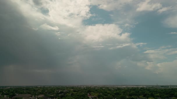 Široké Záběry Bouřlivých Mraků Tvořících Ponuré Obloze Před Silnými Dešti — Stock video