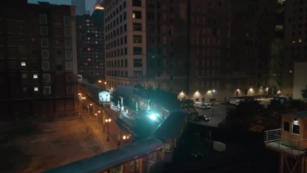Pociąg Przejeżdżający Nocą Torze Wysokościowym Metro Centrum Chicago Wysokiej Jakości — Wideo stockowe