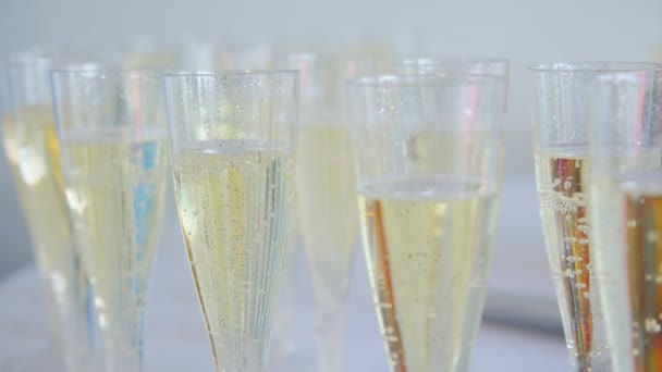 Bubbles Champagne Glasses Table Move Camera Footage High Quality Footage — Video Stock