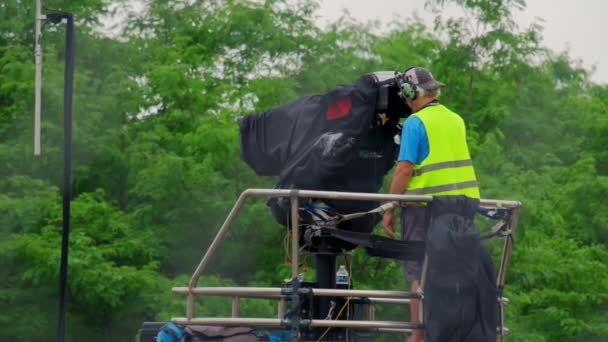 Cameraman Preparing Live Broadcast Camera Chicago Usa Jul 2023 High — Stock Video