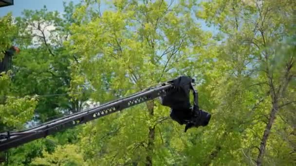 Επαγγελματική Κινηματογραφική Παραγωγή Καμεραμάν Υψηλή Κάμερα Crane Κινηματογραφώ Προσωπικό Παραγωγής — Αρχείο Βίντεο