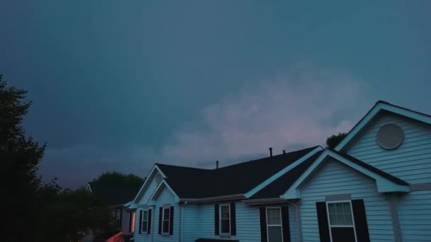 Bouřlivé Mraky Formují Ponuré Obloze Před Silnými Dešti Blesky Nad — Stock video