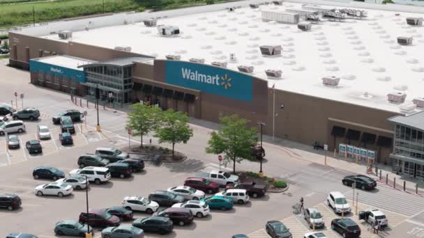 Aerial Shot Walmart Supermarket Parking Lot Consumers Shopping Naperville Usa — Stock Video