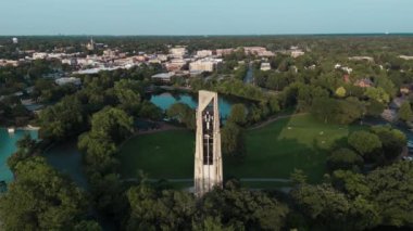 Naperville ABD şehir merkezindeki yerleşim bölgesinin geniş hava görüntüsü. - Evet. Yüksek kalite 4k görüntü