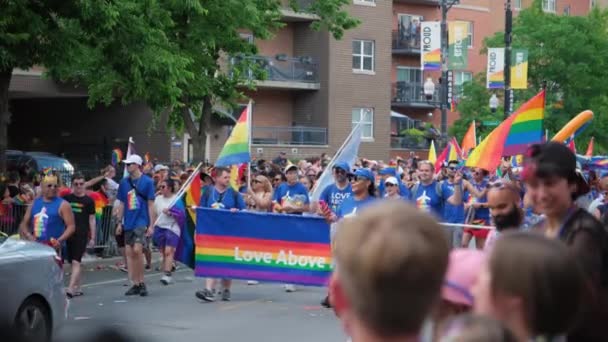 Gente Desfile Del Orgullo Imágenes Cámara Lenta Chicago Estados Unidos — Vídeos de Stock