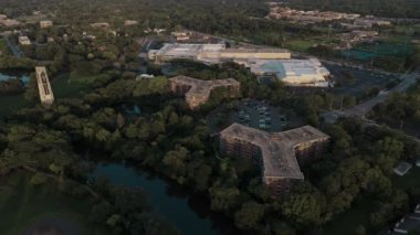 Naperville ABD şehir merkezindeki yerleşim bölgesinin insansız hava aracı görüntüleri. - Evet. Yüksek kalite 4k görüntü