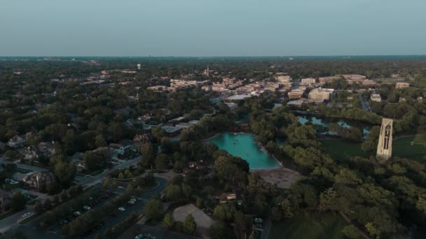 Drone Záběr Obytné Městské Čtvrti Centru Naperville Usa Vysoce Kvalitní — Stock video