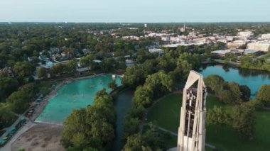 Naperville ABD şehir merkezindeki yerleşim bölgesinin geniş kapsamlı görüntüsü. - Evet. Yüksek kalite 4k görüntü