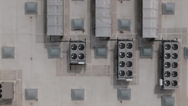 Μεγάλο Βιομηχανικό Σύστημα Κλιματισμού Hvac Στην Οροφή Πάνω Από Πυροβολισμό — Αρχείο Βίντεο