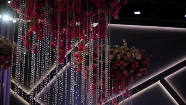 Blumenschmuck Auf Luxuriösen Bankettgarnituren Bewegte Kameraaufnahmen Hochwertiges Filmmaterial — Stockvideo