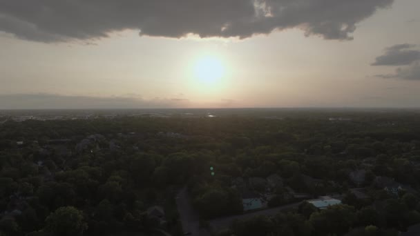 Luftaufnahme Eines Wohnviertels Der Innenstadt Von Naperville Usa Sonnenuntergang Hochwertiges — Stockvideo