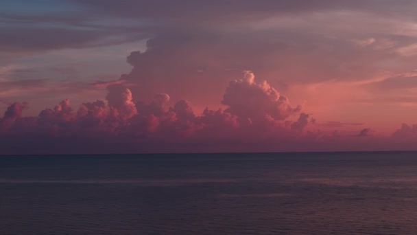 Dramática Puesta Sol Océano Cielo Ardiente Puestas Sol Playa Imágenes — Vídeos de Stock
