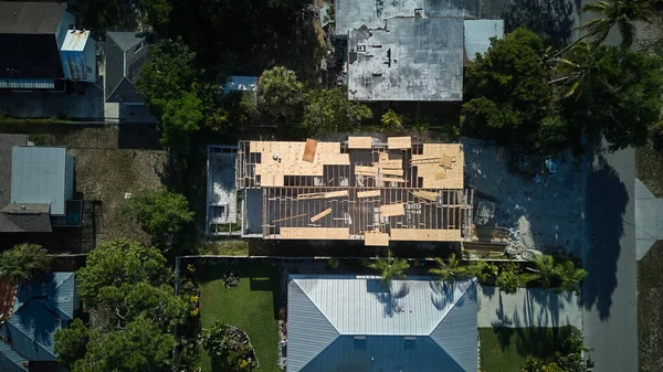 Casa Local Construção Família Construção Uma Casa Florida Acima Drone Fotos De Bancos De Imagens Sem Royalties