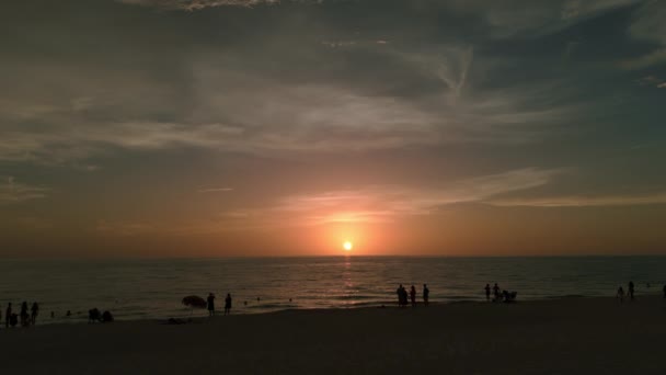 日没時のビーチショット 高品質の4K映像 — ストック動画