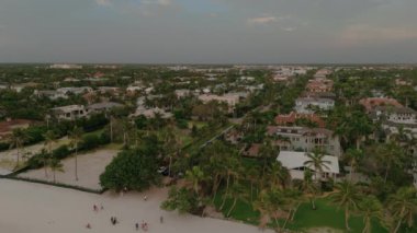 Napoli Florida Sahili, Plaj ve Kıyı Evleri, Akşam Saati. Yüksek kalite 4k görüntü