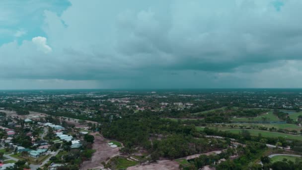 风暴热带云彩在白天时间 形成了一个雷暴锋 很宽的航拍镜头高质量的4K镜头 — 图库视频影像
