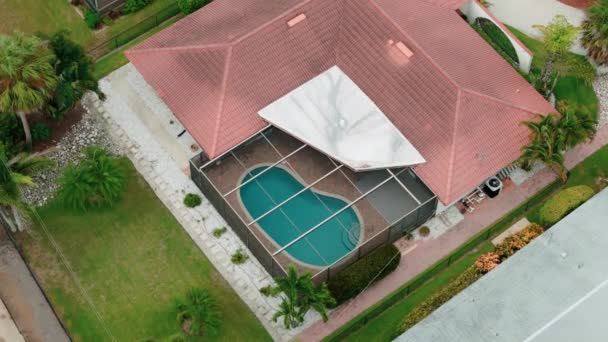 Luchtfoto Bovenaanzicht Van Afgeschermd Zwembad Lanai Florida Huizen Hoge Kwaliteit — Stockvideo