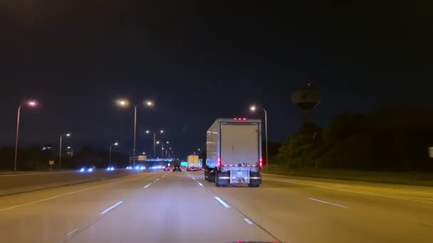 Широкий Постріл Pov Вид Водіння Вантажівка Fedex Доставляє Посилки Вночі — стокове відео