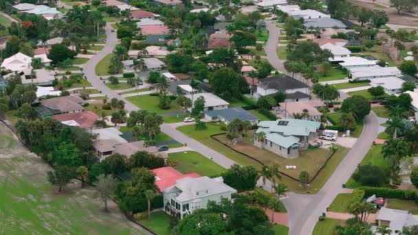 Dron Daleko Nad Záběry Homes Neapoli Realitní Záběr Floridských Čtvrtí — Stock video