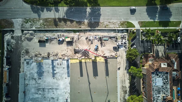 Légi Felvétel Lakó Kereskedelmi Építkezésről Betonkeverők Betonkeveréket Öntenek Padlóra Kiváló Stock Kép