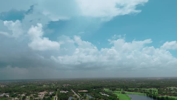 Широкие Кадры Воздуха Штормовые Тропические Облака Днем Формирование Грозового Фронта — стоковое видео