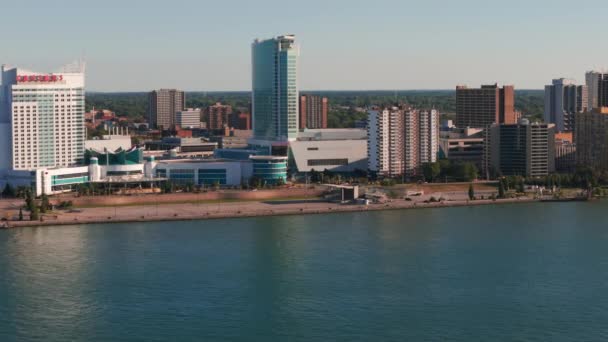 Gün Batımında Şehir Merkezindeki Windsor Detroit Nehri Nin Hava Görüntüleri — Stok video