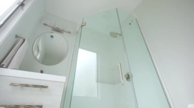 Evinde duşlu modern Tiled Banyo, gayrimenkul. Görüntüleri taşı. Yüksek kalite 4k görüntü