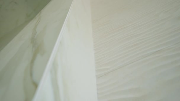 Elementen Van Witte Moderne Badkamer Huis Onroerend Goed Interieur Sluit — Stockvideo